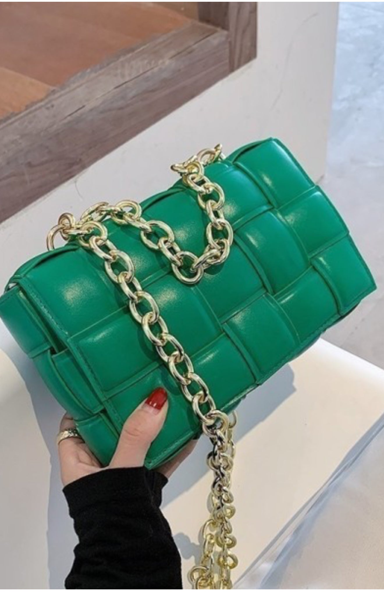 Chain link handle bag